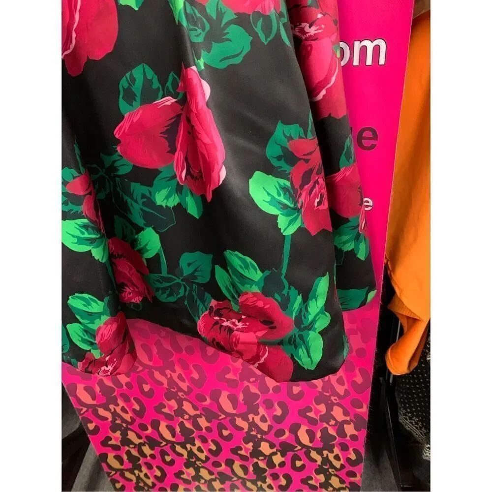 Floral Patterned Gown - Picture 4 of 7